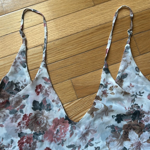 Tobi Floral Going Out Top Size Small - Picture 3 of 6